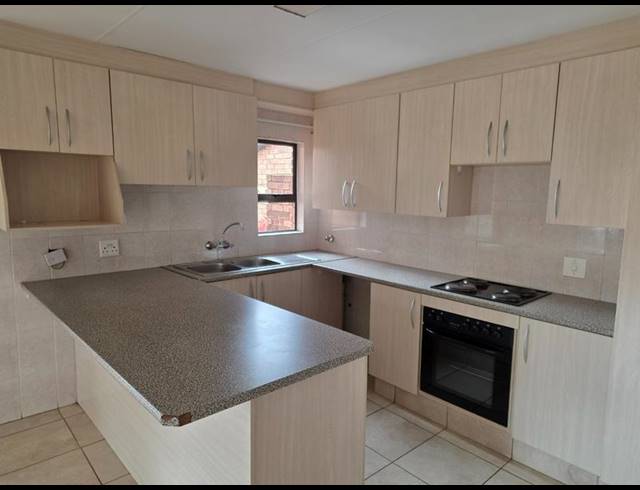 3 BEDROOM TOWNHOUSE FOR SALE IN NOORDHEUWEL